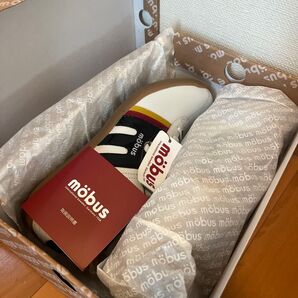 mobus スニーカー