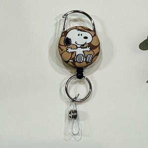 スヌーピー SNOOPY ブラウンカラー ① くるみボタン リールキーホルダー