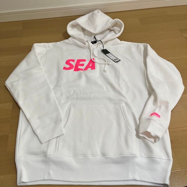 ウィンダンシー WIND&SEA 新品 メンズL パーカー フーディー ホワイト ピンク