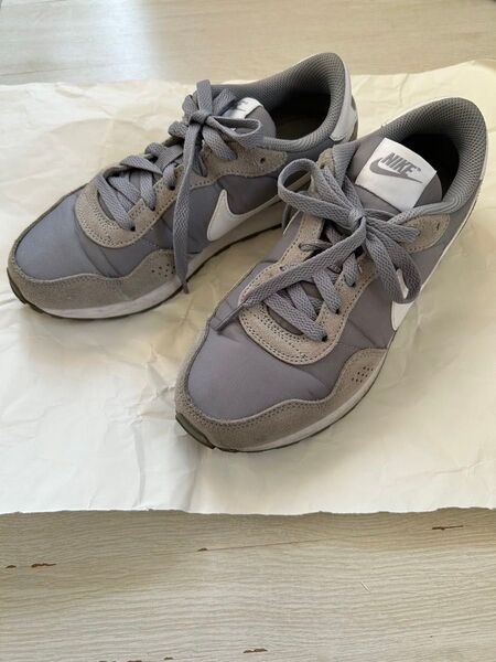NIKE キッズ スニーカー MD ヴァリアント 23.5