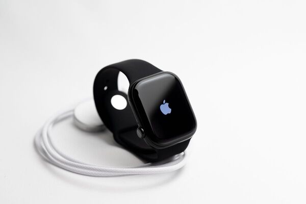 25年11月まで保証付 保護フィルム Apple Watch Series10 46mm ブラック 最も薄く最も大きいディスプレイ
