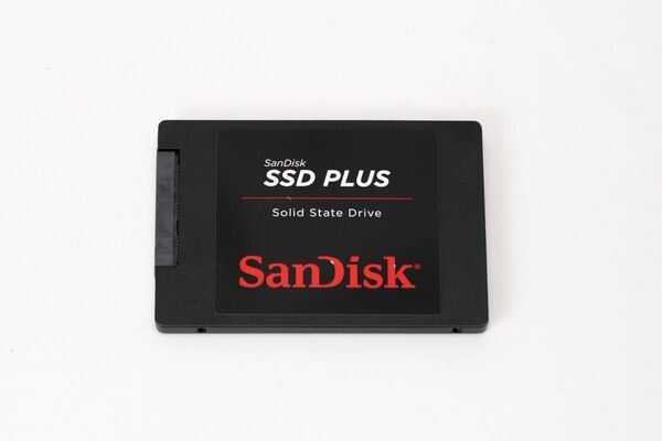 動作確認済 正常 SanDisk SSD PLUS SDSSDA-2T00 2000GB 2TB SATA SSD 正常品