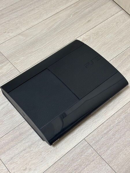 PS3本体CECH-4000C コントローラー無しです。中古品のため神経質な方はご遠慮ください。クッション包装して発送します。