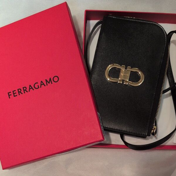Ferragamo フェラガモ ショルダー 黒 ラウンドファスナー ショルダーバッグ スマートフォンケース カーフスキン レザー