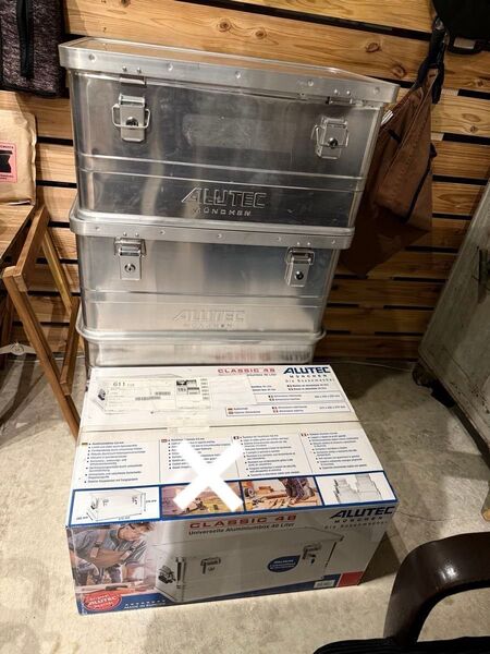 ALUTEC アルミコンテナ 収納ケース ×2 (美品 中古)