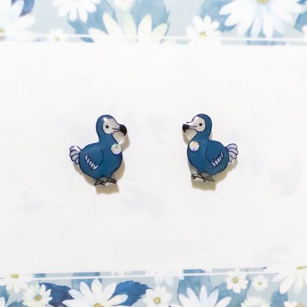 小さなピアスシリーズ★ドードー鳥のピアス/ノンホールピアス(樹脂イヤリング)