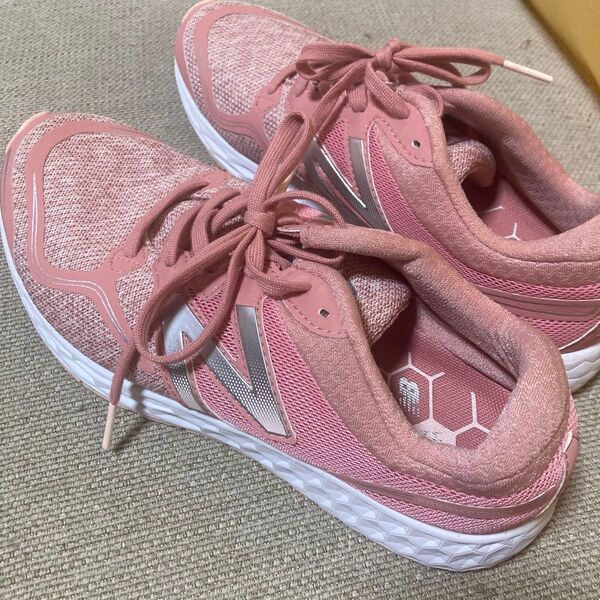 New Balance ランニングシューズ ピンク レディース 24.5cm