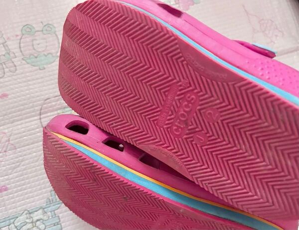 クロックス crocs サンダル キッズピンク サンダル キャラクター付き 21.5cm