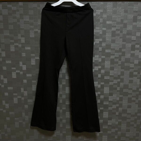 ユニクロ イージーフレアレギンスパンツ(丈長め77cm) UNIQLO