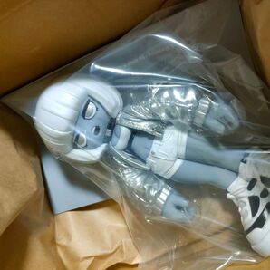 emDASH x SNKRDUNK エムダッシュ x スニーカーダンク ソフビトイメタリック "ムーブ" "SD メタリック"