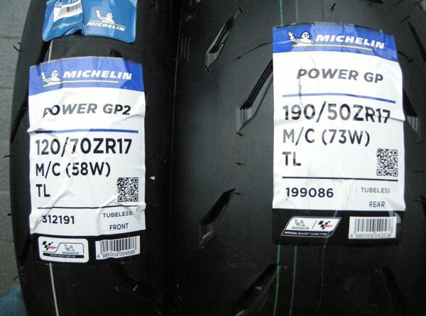 ミシュランのフロントはパイロットパワーGP2の 120/70ZR17とリヤはGPの190/50ZR17の前後セットの新品