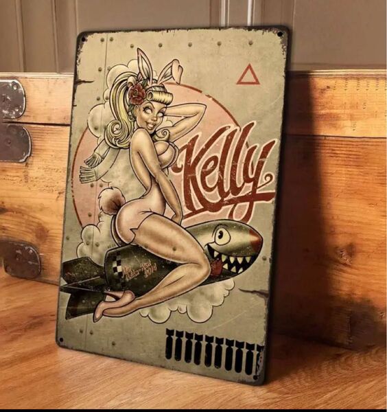 ブリキ看板 ピンナップガール Kelly アメリカン雑貨 Ian Millard