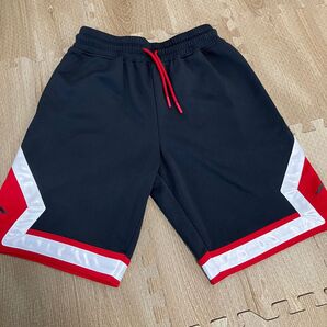 Jordan ハーフパンツ ブラック/レッド/ホワイト バスケットボールパンツ キッズ Mサイズ 132〜147