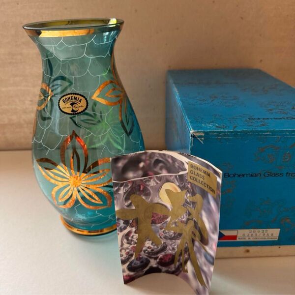 涼しげな水色 ボヘミアングラス花瓶 花柄 BOHEMIA GLASS フラワーベース