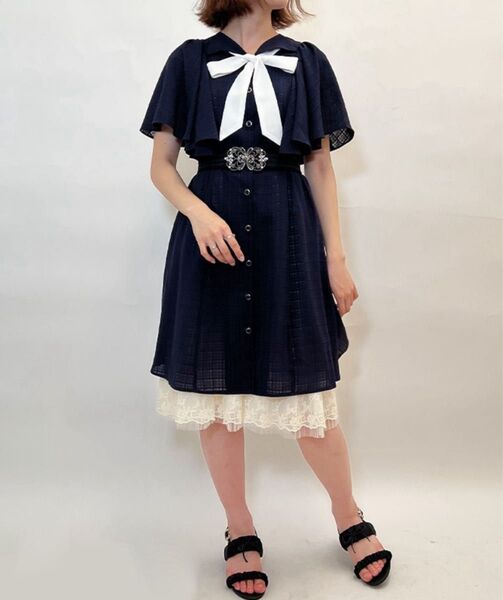 axes femme アクシーズファム シアーチェックケープ風ワンピース