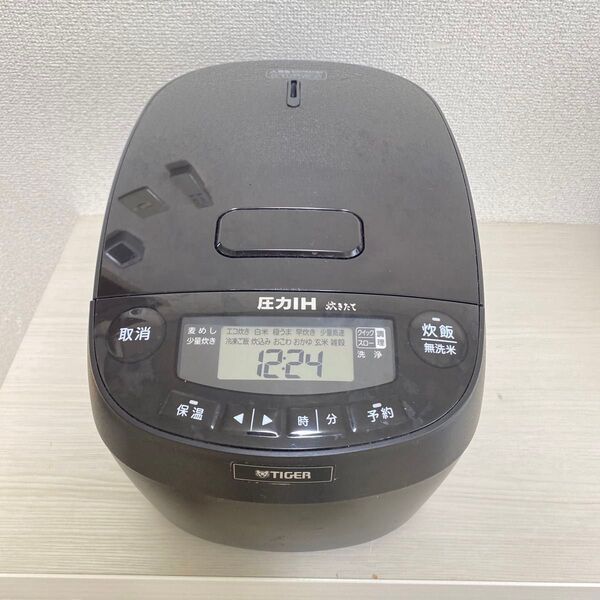 タイガー(TIGER) 炊飯器 5.5合 圧力IH 炊きたて 遠赤3層土鍋コート釜 グロスブラック JPV-C100KG
