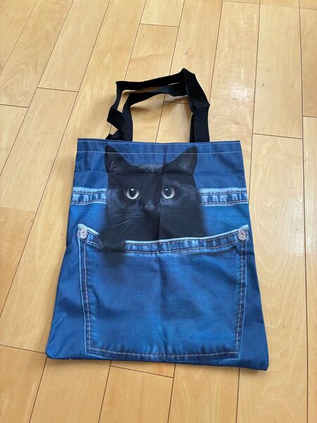 デニム風黒ねこカジュアルエコバッグ新品未使用猫ちゃん雨の日も安心素材ツルツル手触り黒猫トートバッグ肩がけバック キャンバス バッグ