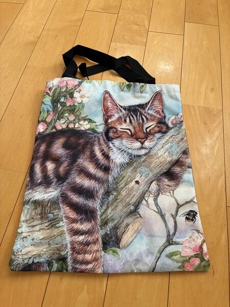 トートバッグ エコバッグ猫ちゃんお昼寝ひと休み癒し肩がけ雨の日対策バックツルツル素材キャンバスバック表裏イラスト入り