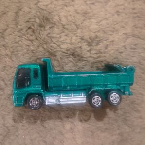 ☆緑色 ダンプトラック ミニカー トミカ いすゞ ギガ ダンプカー