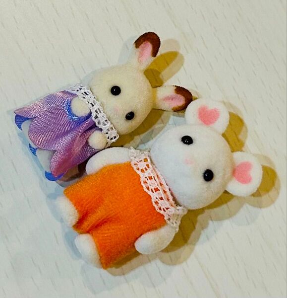 シルバニアファミリー マシュマロネズミの赤ちゃん ショコラウサギの小さい赤ちゃん セットです