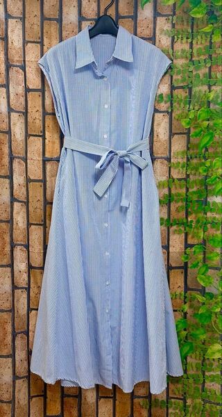 【新品】Sale!!青と白のストライプ ノースリーブワンピース ML 婦人服