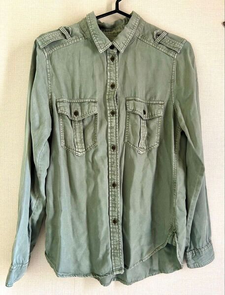 American Eagle ミリタリー風長袖シャツ ボーイフレンドフィット