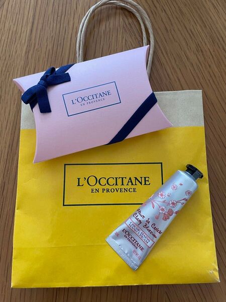 未開封 ロクシタン チェリーブロッサム ハンドクリーム 30ml ギフトBOX入り