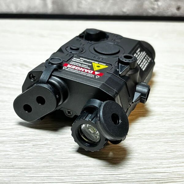 PEQ-15 LA5C レッドレーザー ストロボ レプリカ BK