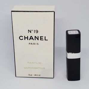 ヴィンテージ CHANEL シャネル N°19 パフュームスプレー7.5ml リップスティックアトマイザータイプ
