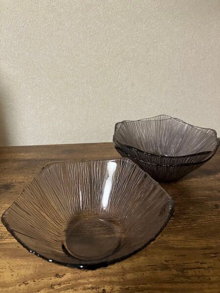 【昭和レトロ/当時物】五角形 ペンタゴン型 樹氷カット 色ガラス製 サラダボウル、かき氷皿、小鉢、中鉢、ガラス器3枚(1枚欠け有)