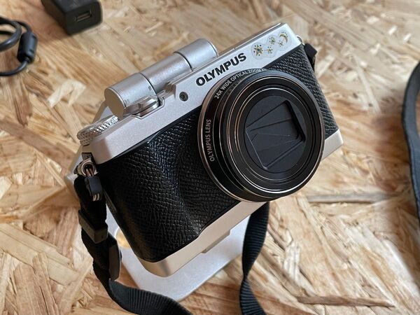 OLYMPUS STYLUS SH-3 デジタルカメラ シルバー