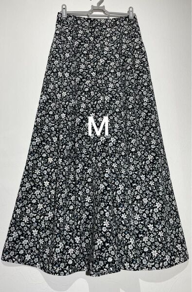 GU ガウチョパンツ Mサイズ スカーチョ 黒 花柄 総柄 ウエストゴム 美シルエット 春夏 aライン フレアパンツ