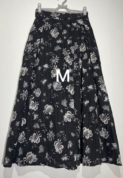 AZUL by MOUSSY ロングスカート Mサイズ 花柄 総柄 フレア ウエストゴム 黒 aライン 美シルエット 春夏秋冬