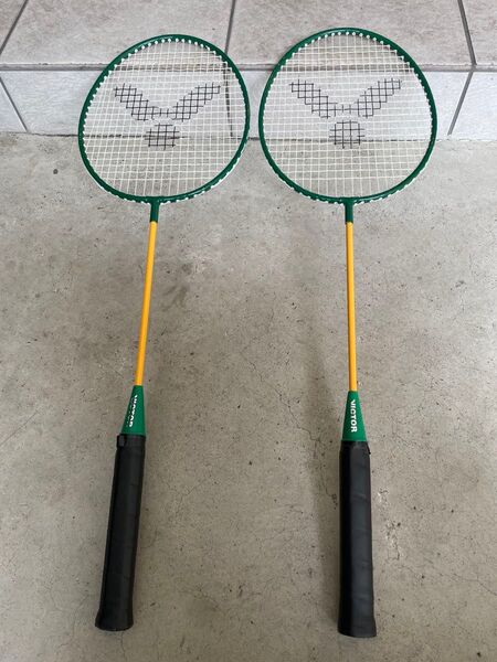 VICTOR バドミントンラケット 2本セット グリーン