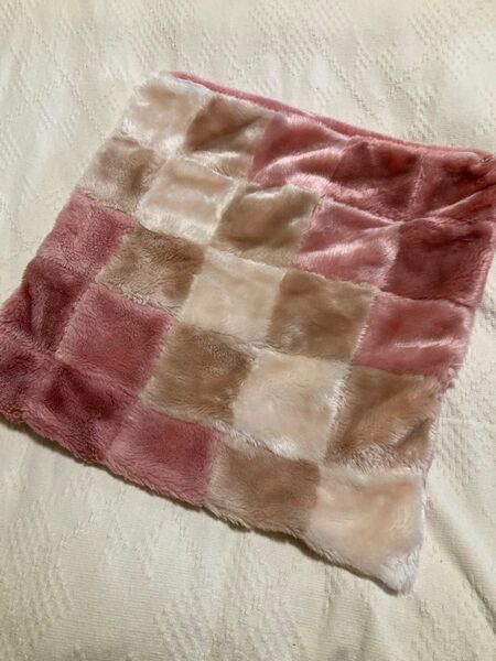 ピンクとベージュのチェック柄クッションカバー45×45