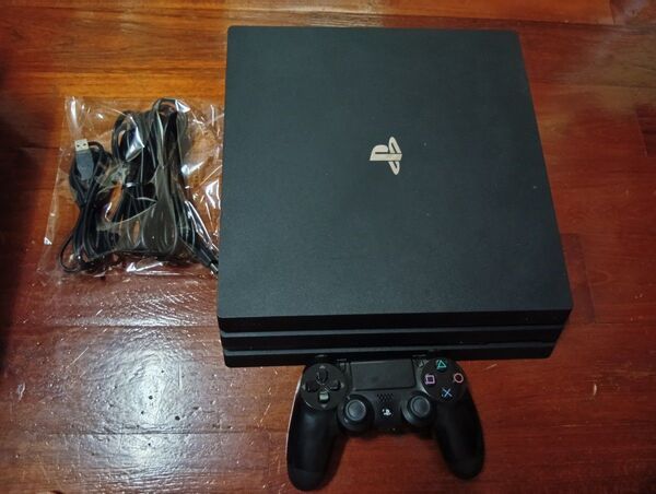送料無料cuh 7200 ps4 pro プロ本体 プレステ4 1TB
