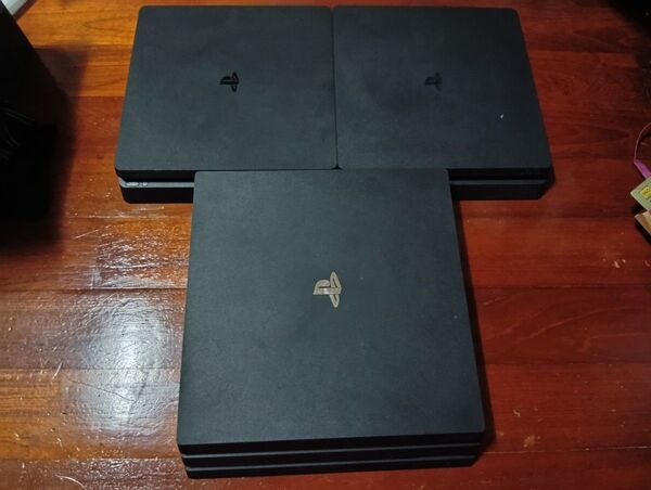 送料無料cuh 7000 ps4 pro プロ本体 プレステ4 2000 2100 2200