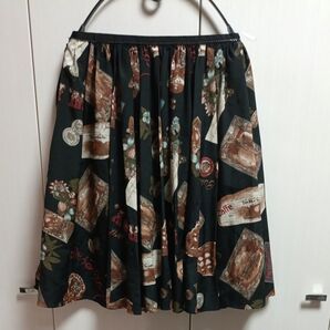 ロイスクレヨン レトロなカフェ柄スカート
