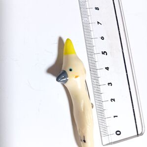 オウムのブローチ クリーム色と黄色