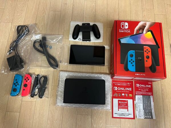 Nintendo Switch 有機ELモデル、ネオンブルー/ネオンレッド