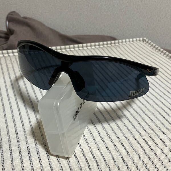 エバーラストサングラス
