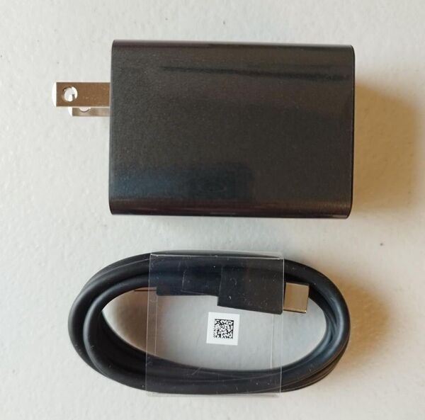 ①ASUS 30W Adapter & USB-C Cable (急速充電AC ADAPTER)