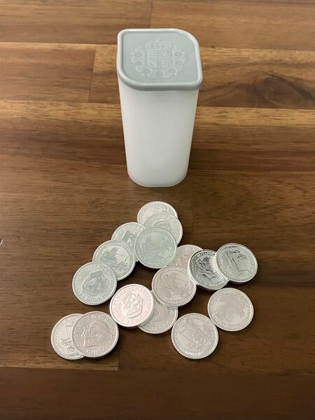 2025年 ブリタニア銀貨 1/10オンス 16枚 ミントロール付 純銀