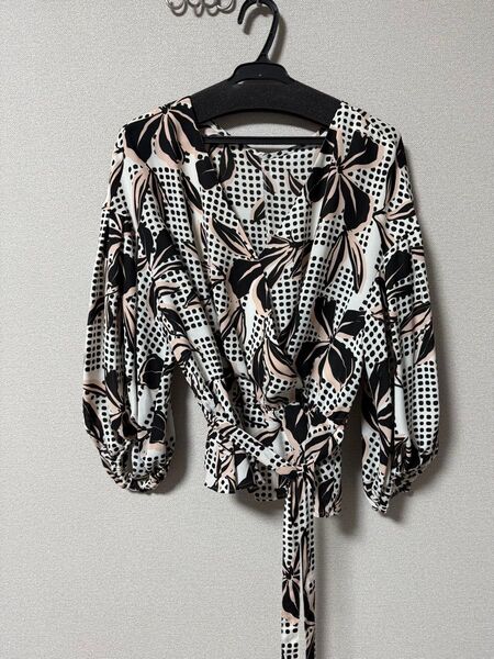 フラワープリントカシュクールトップ 36サイズ ブラウス 長袖 M トップス ポリエステル
