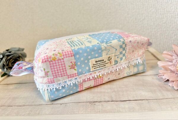 【ハンドメイド】森の女の子のときめきキャラメルポーチ パッチワーク、キルト綿入り、かわいい、裏地付き、ファスナー、ボックスポーチ