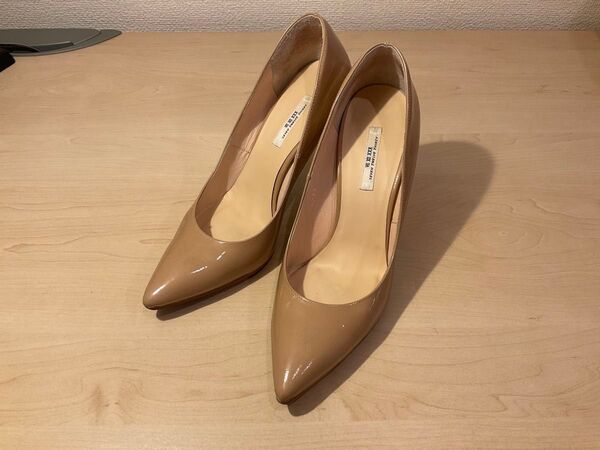 【かなり美品】セヴントゥエルブサーティ エナメル ベージュ パンプス 24.0cm《早い者勝ち》