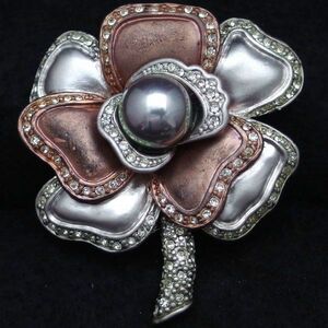 A1598* flower motif * Vintage brooch * costume jewelry *