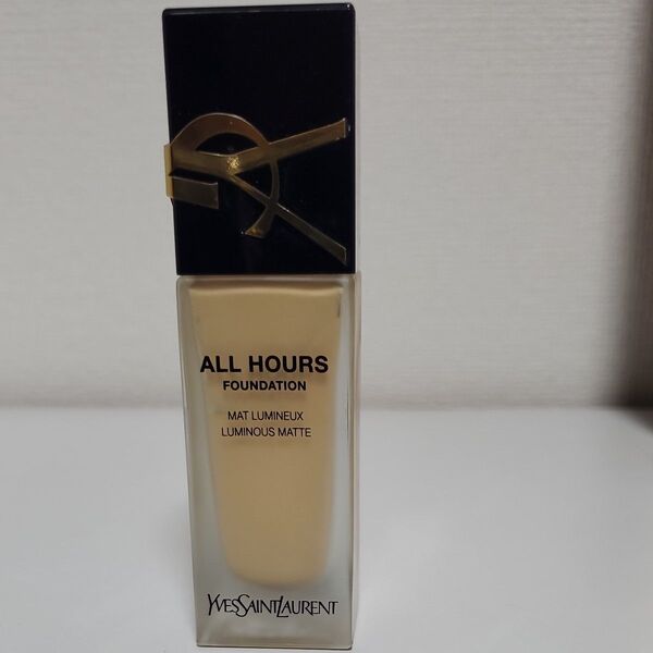 Yves Saint Laurent オールアワーズファンデーション LW4