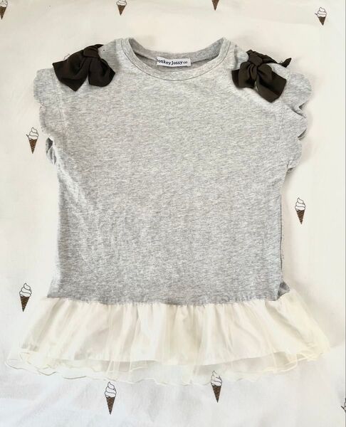 DonkyJossyの半袖 Tシャツ リボン フリル付 グレー 130㎝