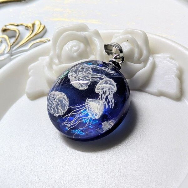 ハンドメイド レジンペンダント クラゲ 海月 ブルー